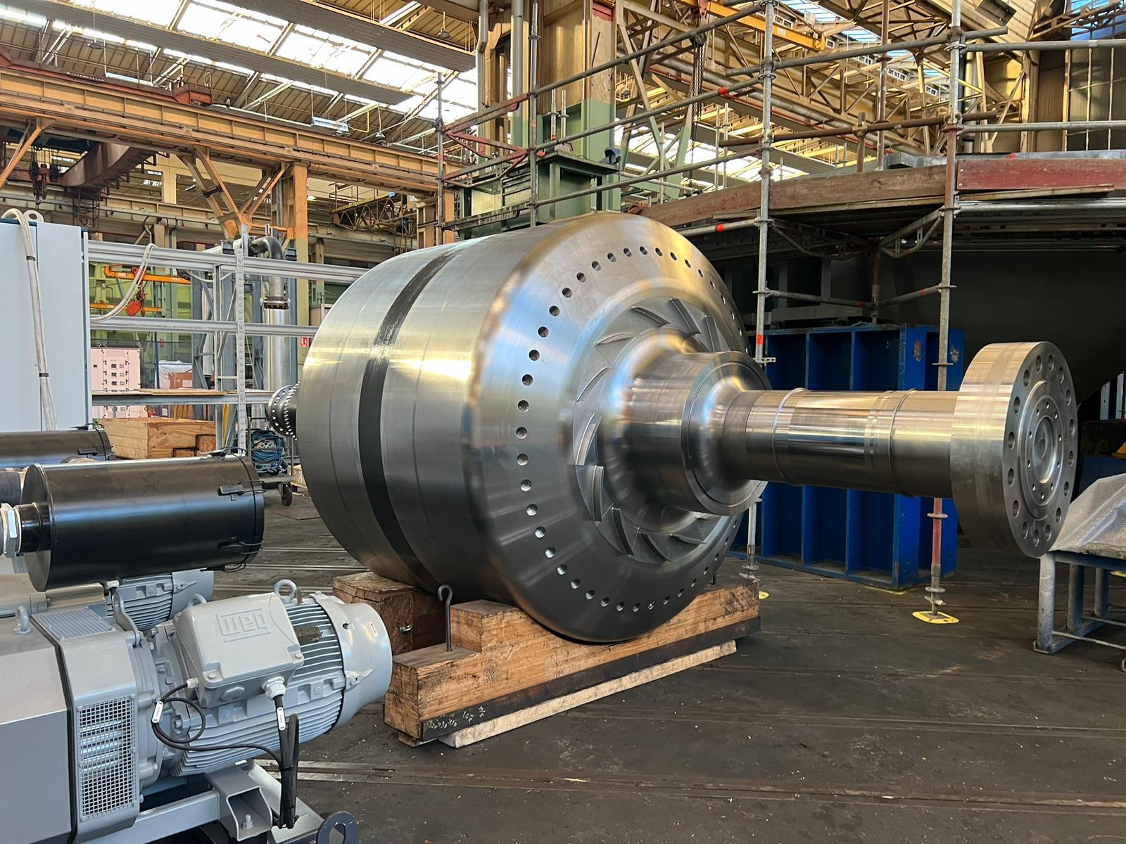 Large generator / turbine rotor after machining