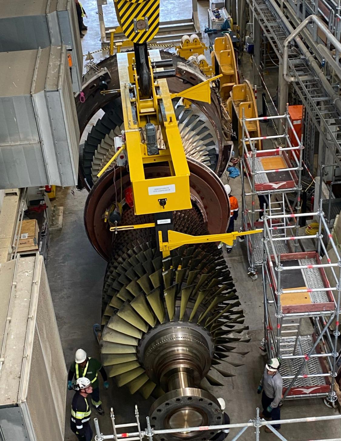 Rotor handling with turning gear & lifting fixture