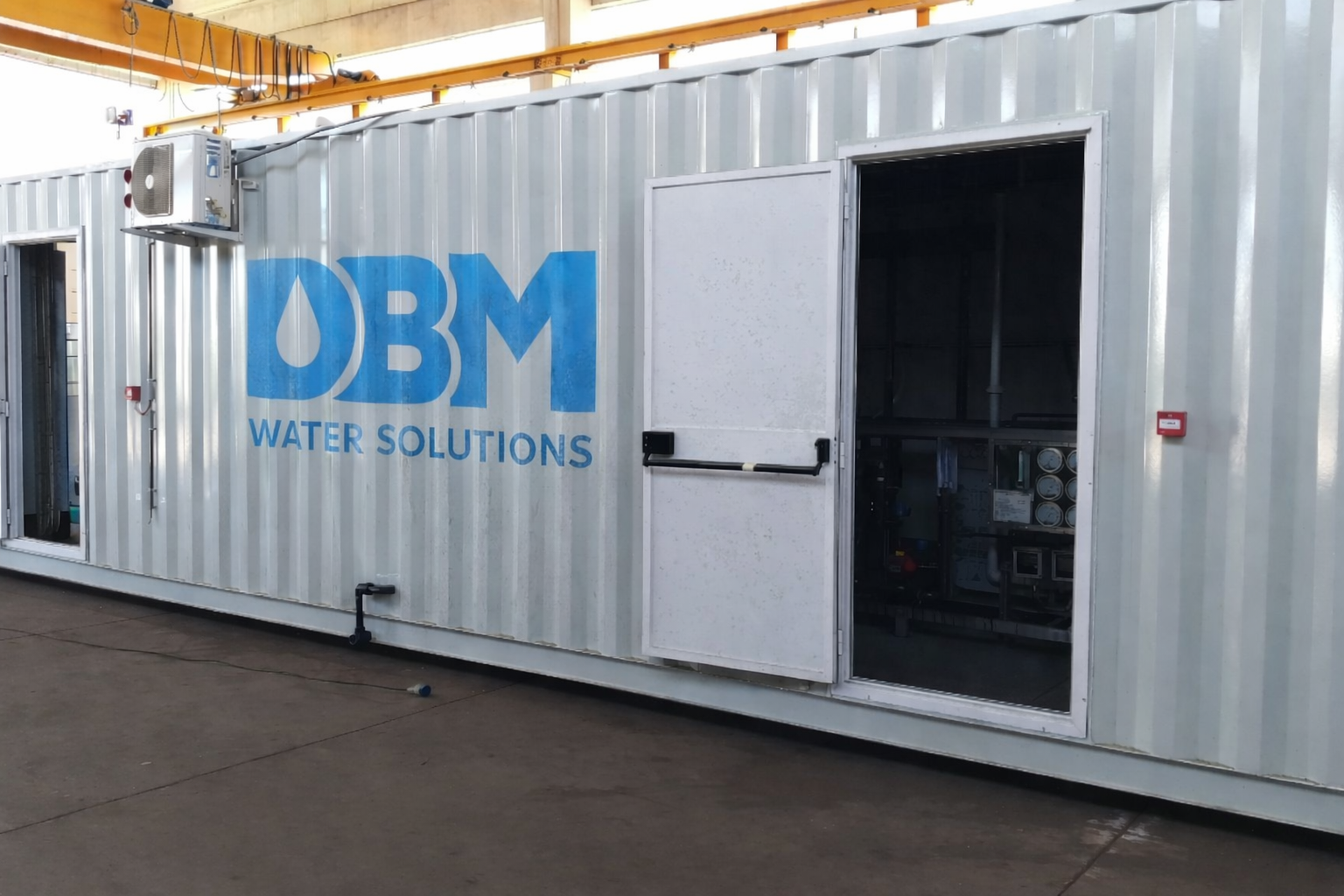 Mobile water treatment container — process interior